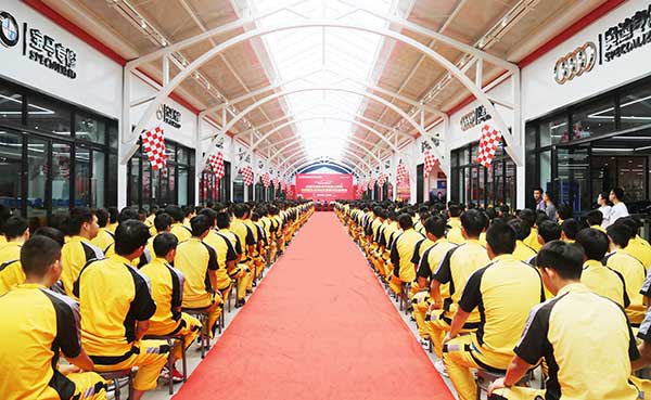 成都万通未来汽车技工学校秋季报名启动仪式暨2018新专业发布会现场