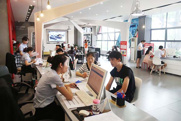 成都万通秋季招生现场报名火爆