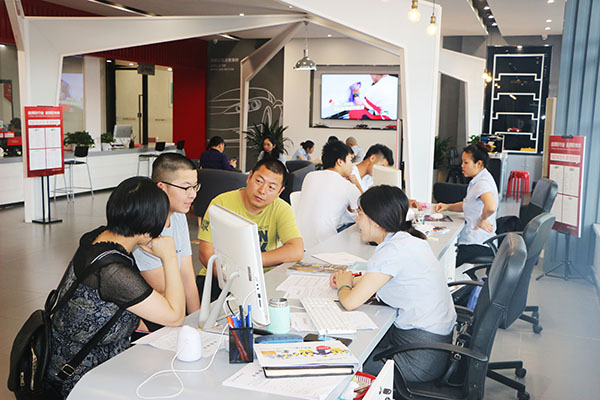 成都万通2018年秋季招生现场报名火爆