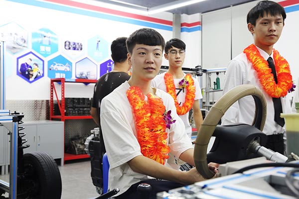 万通优秀学子感慨母校变化大
