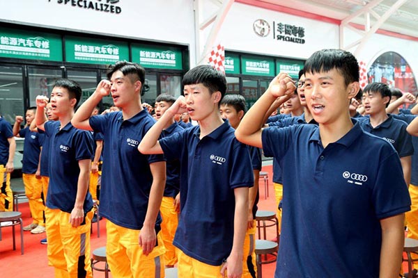 成都万通2018级新生宣誓立志成才