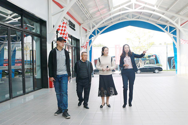 实地参观考察学校