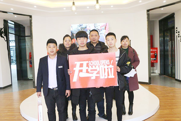 选热门汽车专业 走精英人才之路
