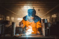 大环境卷,很多企业还面临裁员,想涨薪不妨学学焊接技术!