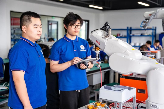 �Զ�����ҵ����������